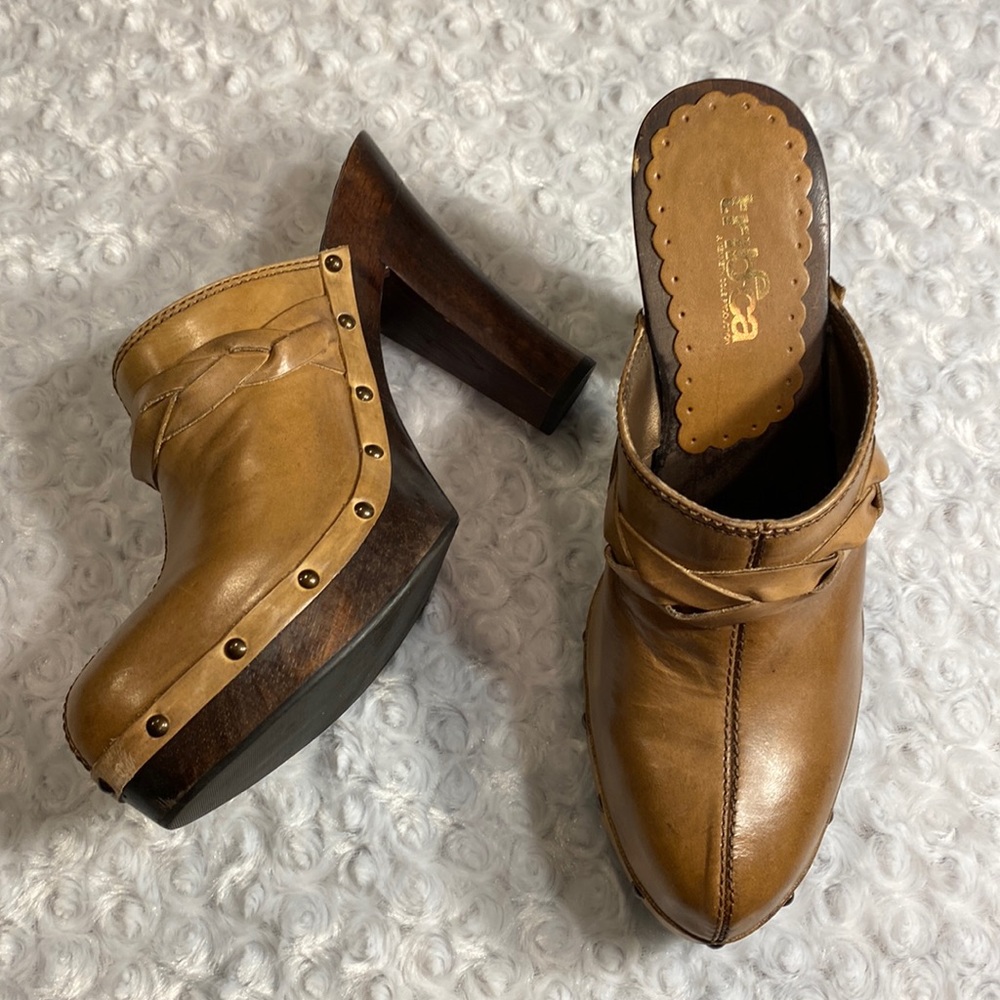 Tribeca by Kenneth Cole heeled leather clogs size 9.5